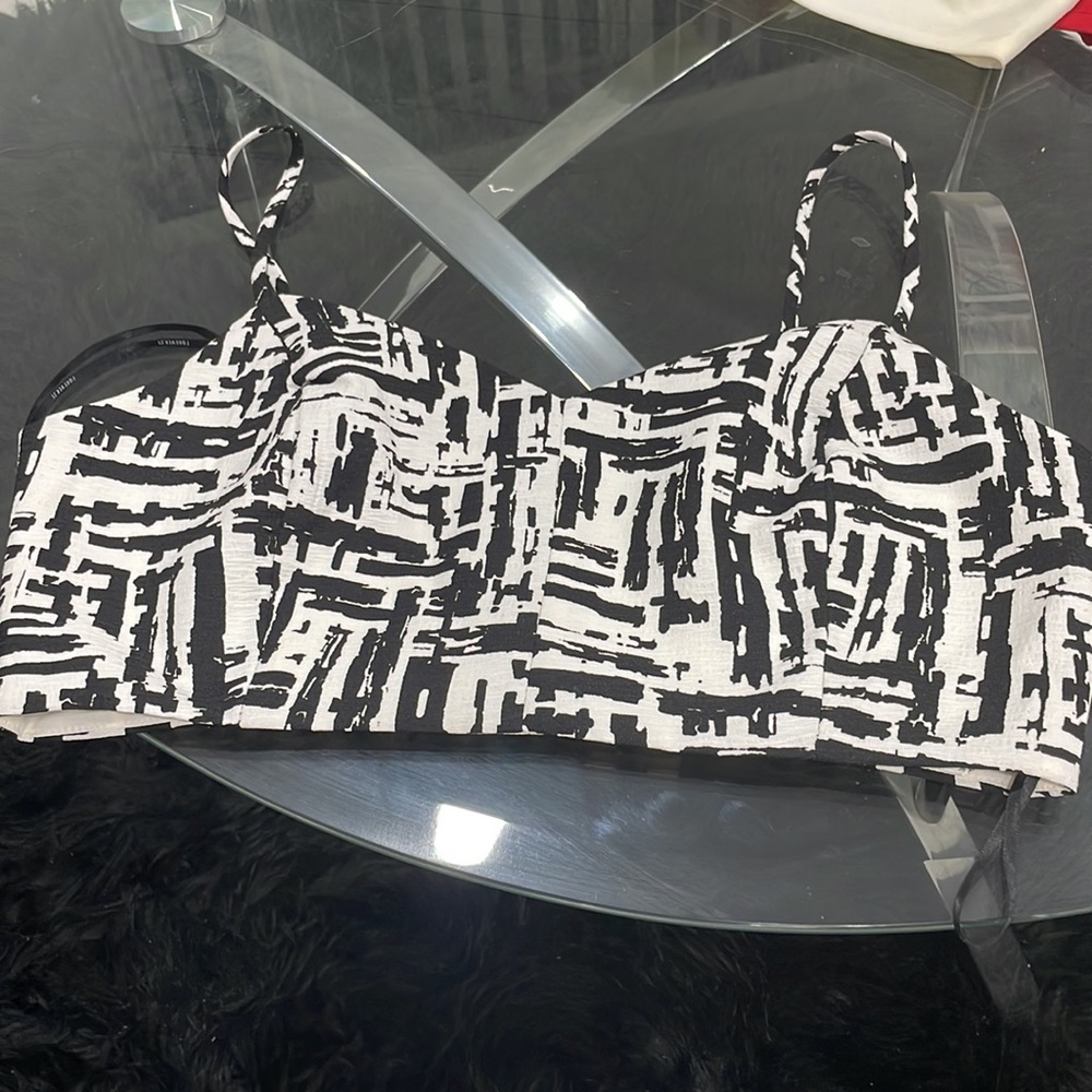 Bundle of 4X $20 tops ππππ - Picture 2 of 12